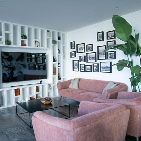 A House In Estoril - Adults Only Hotel Exterior photo A living room with a television