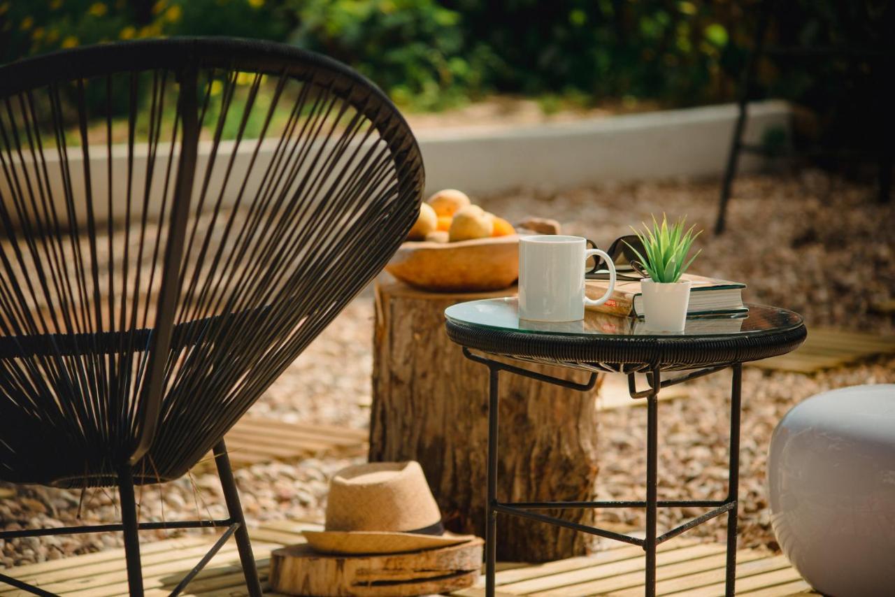 A House In Estoril - Adults Only Hotel Exterior photo A garden chair