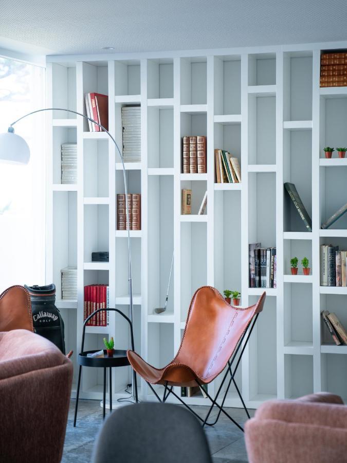 A House In Estoril - Adults Only Hotel Exterior photo A bookcase